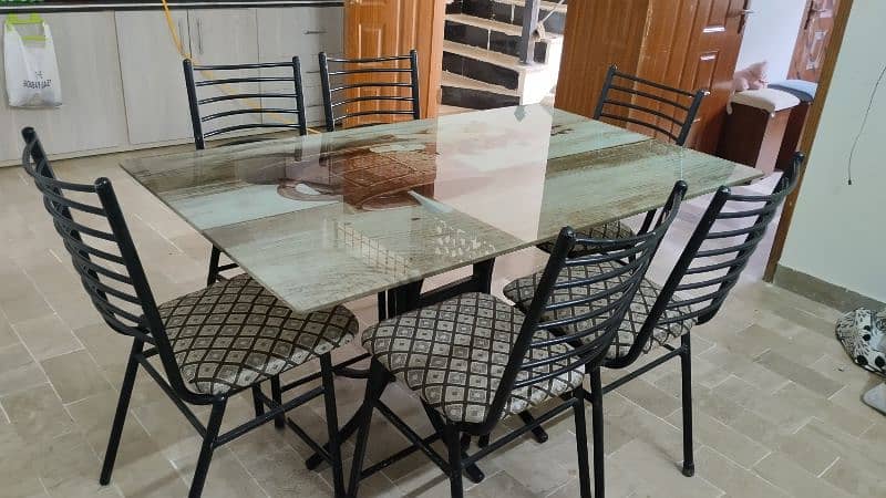 dinning table with 6 chairs for gd condition 1