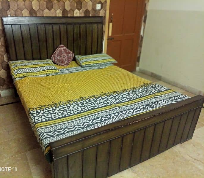 Queen Bed with Mattress 0