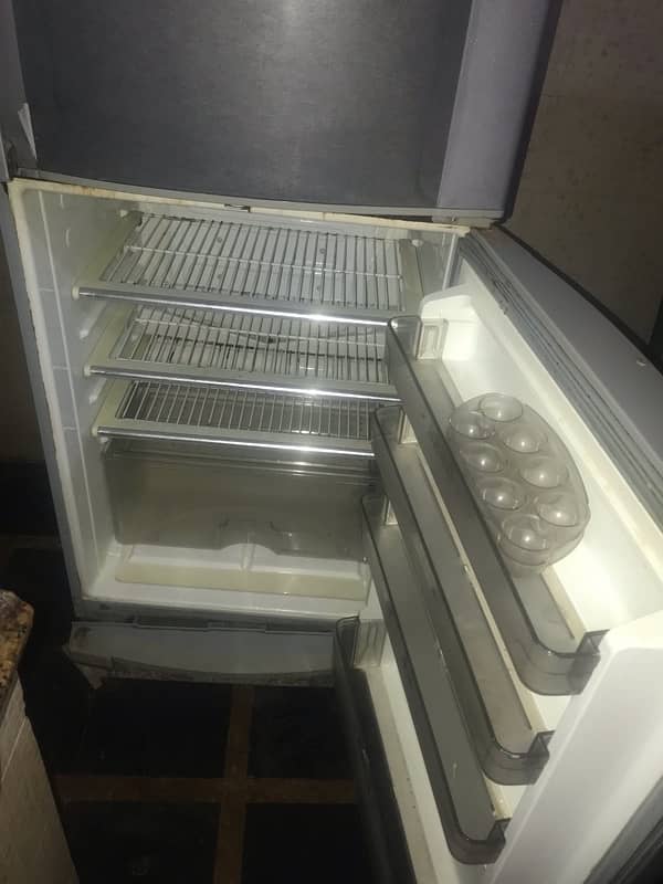 DAWLENCE FRIDGE FOR SALE 4