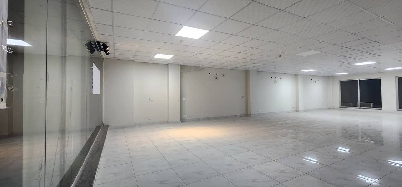 Commercial Triple Story Building For Rent 12