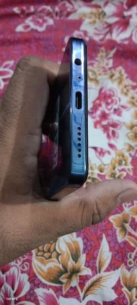 Tecno camon 20 8/256 with box and original charger 3