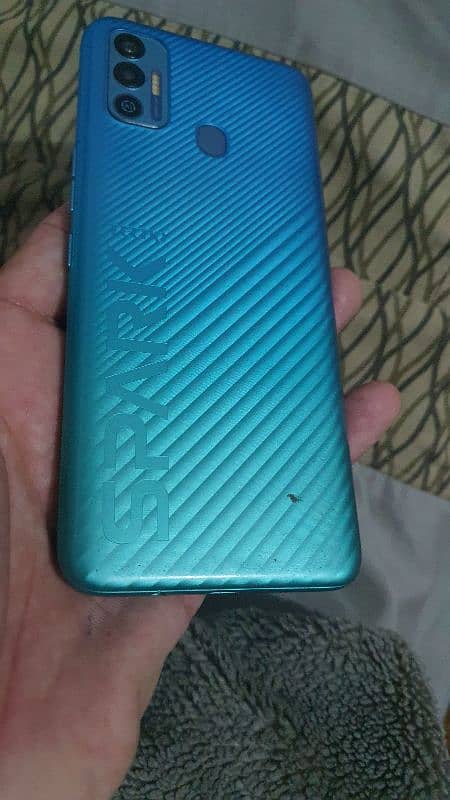 I am selling my Techo Spark 7T phone 4/64 10/10 1