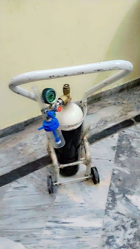 oxygen cylinder 1