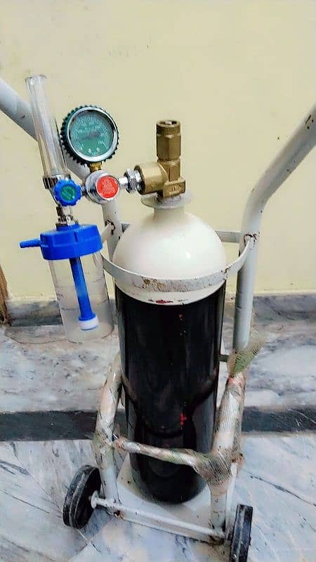 oxygen cylinder 2