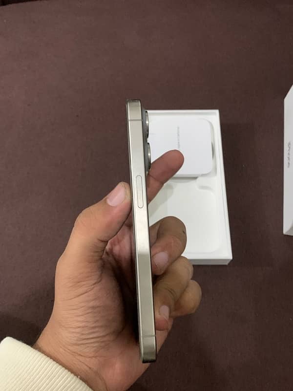 Iphone 15 pro Natural Titanium  Non Active 10/10 2