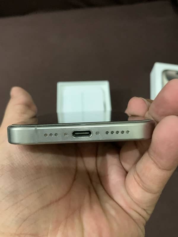 Iphone 15 pro Natural Titanium  Non Active 10/10 4