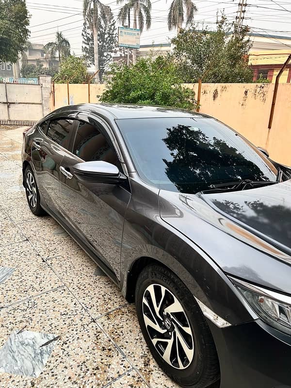 Honda Civic Oriel 2018 Red Meter in Good Condition 4