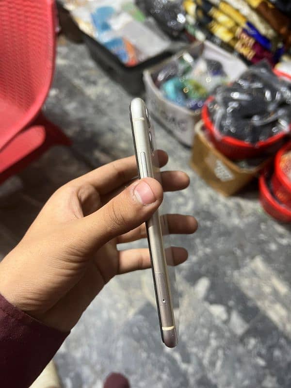 iPhone 11 | 128 gb | Pta approved 6