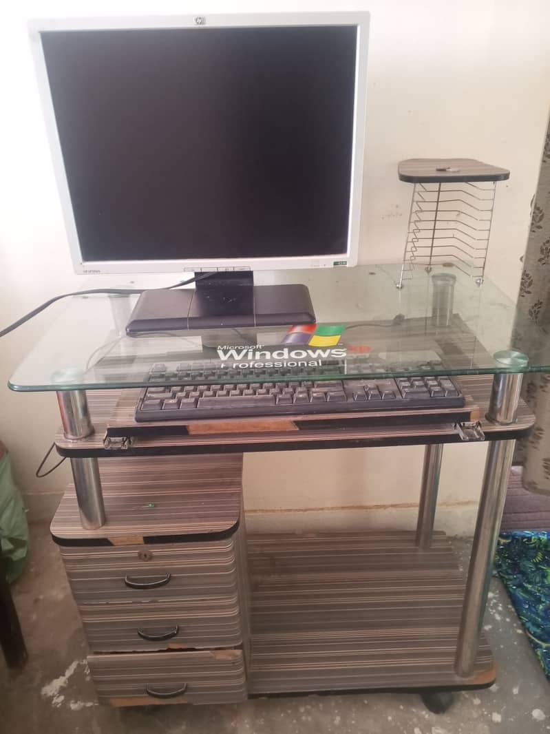 Computer table and LCD screen for pc 0