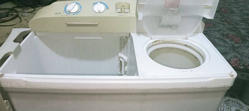 dawlance washing machine neat n clean condition both side working 3