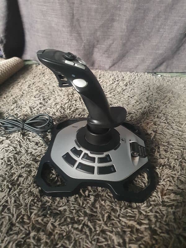 Logitech Extreme 3D Pro Joystick 0