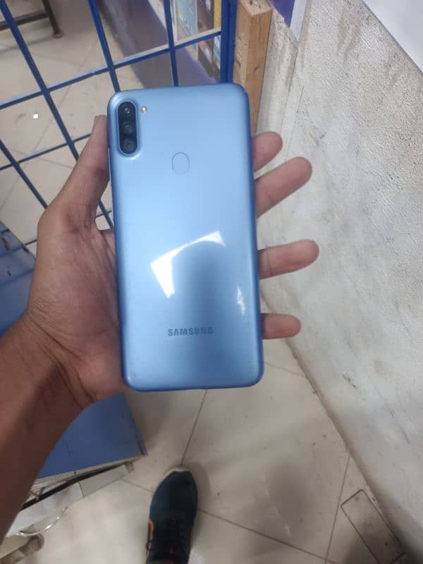 Samsung galaxy a11 very good condition only 16k 3 /32 4