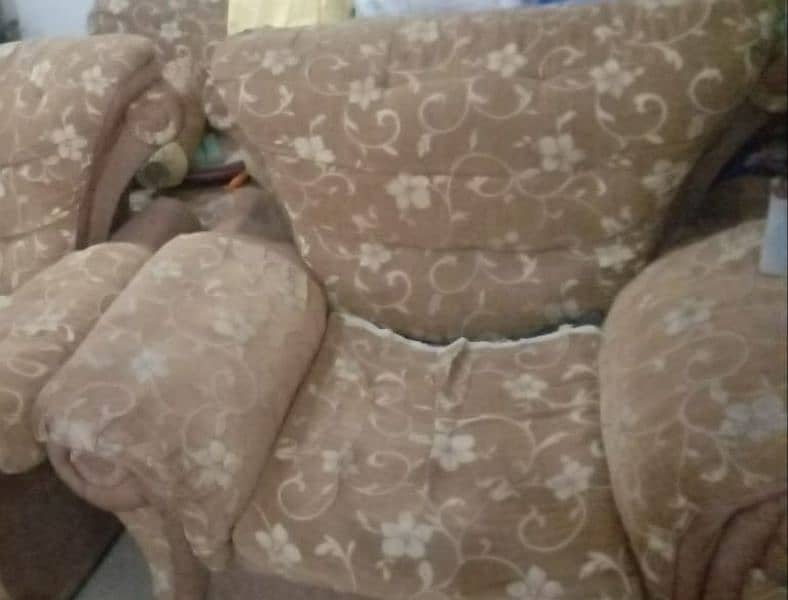 5 seater sofa. foam chang hone wala hai gadiyan 2