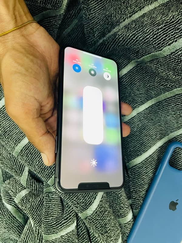 Iphone 11 pro max  256 GB Non PTA 6