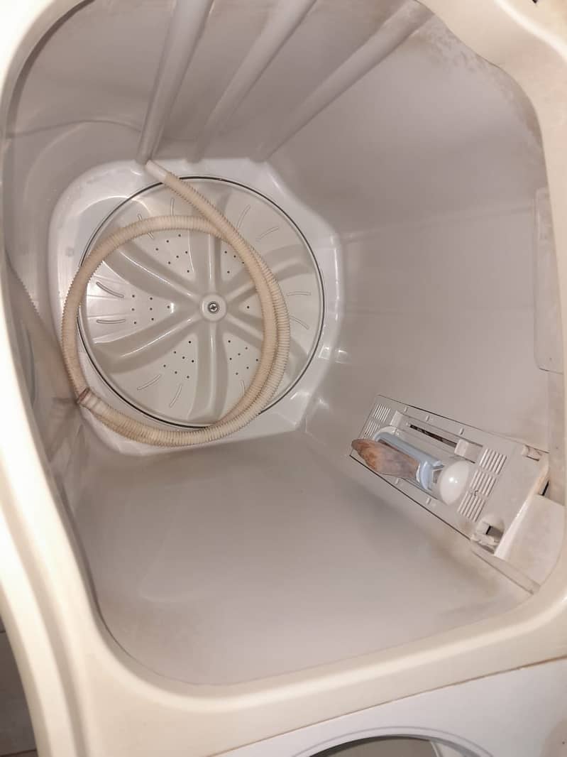 Haier Washing Machine Semi-Auto 0