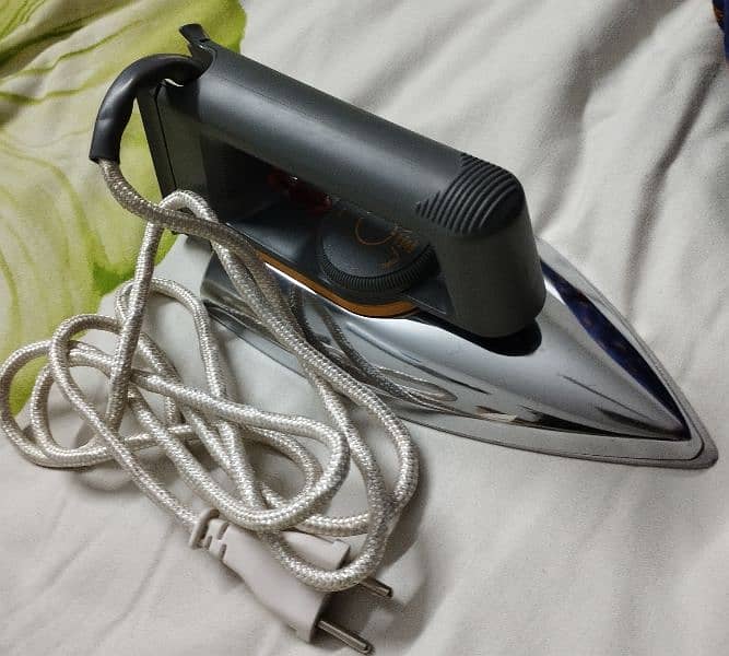 PHILLIPS ULTRA LIGHT DRY IRON 2