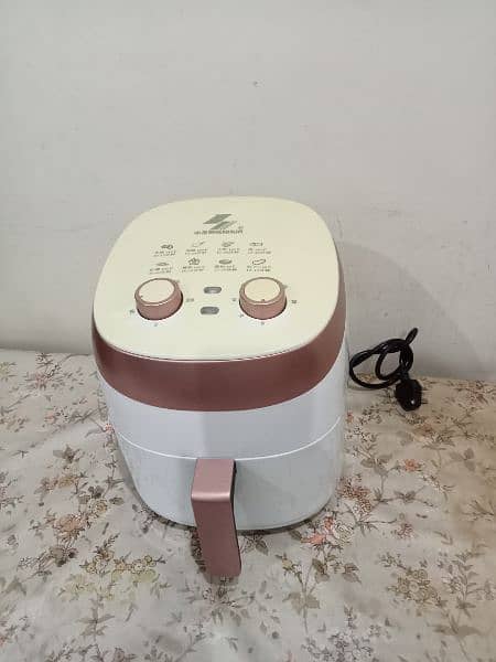 USED  AIR FRYER OIL FREE GAS FREE COOKING IN ELECTRIC AIRFRYER 1