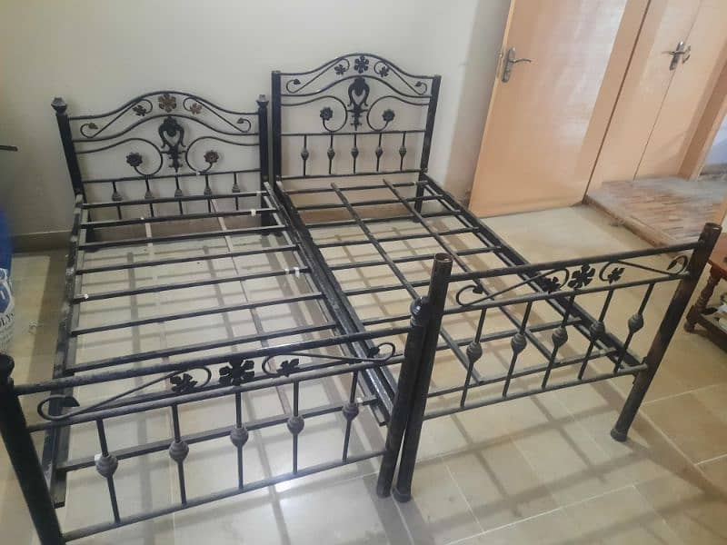 02 nos single beds 0