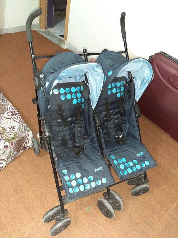 twin stroller 0