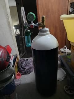 Proper Oxygen cylindr for sale