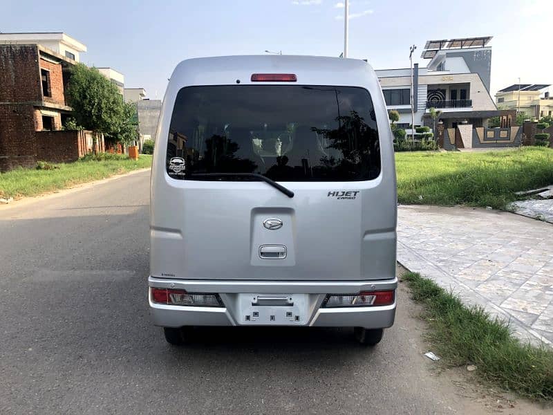 Daihatsu Hijet 2024 1