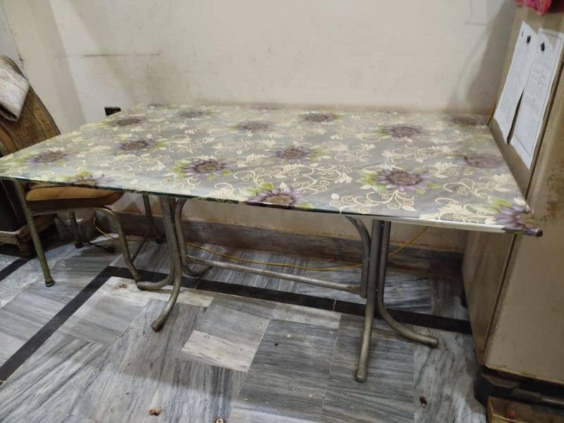 Glass Dining table Good Condition 1