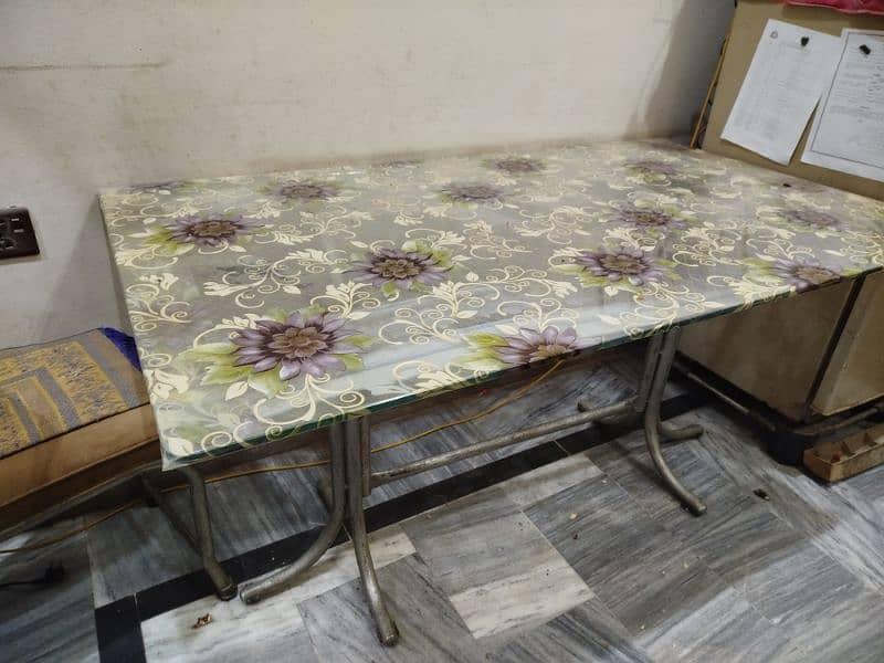 Glass Dining table Good Condition 3