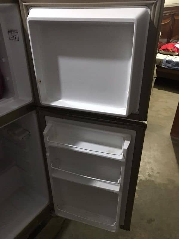 dawlance 8 Cubic size double door fridge 3