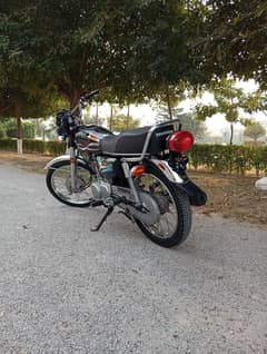 Honda CG  125 in black