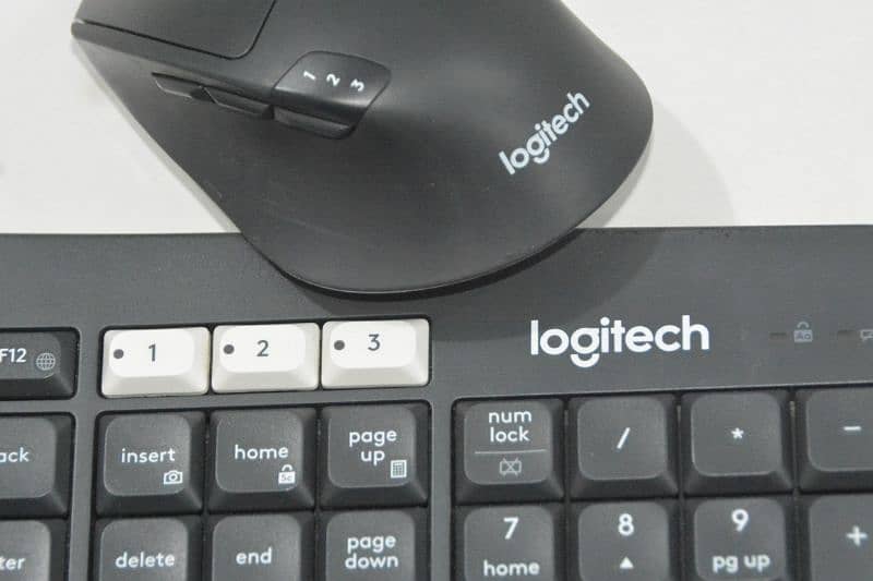 Logitech wireless keyboard mouse 3in1 9