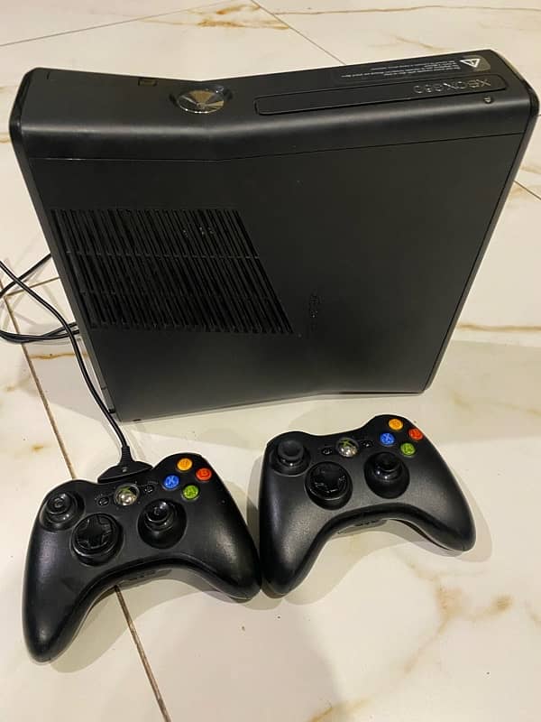 Fresh 10/10 Xbox 360 Slim 8