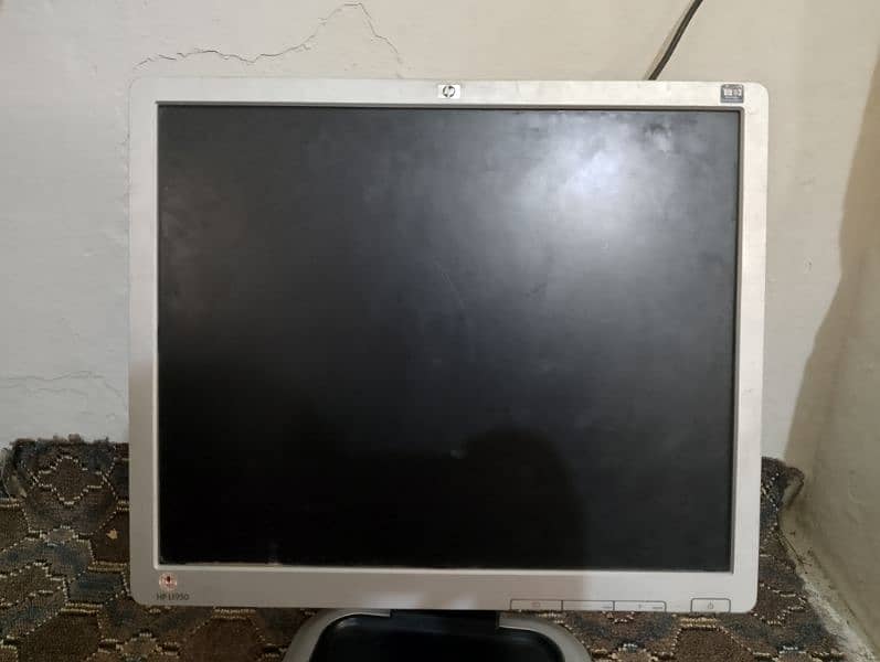 19 inch HP LCD for sale 0