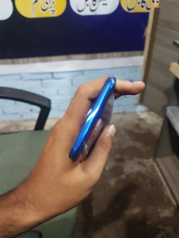 realme 3 4/64 0