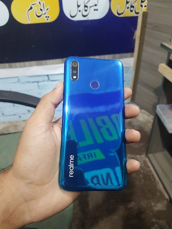 realme 3 4/64 3