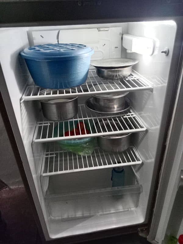 FRIDGE 4