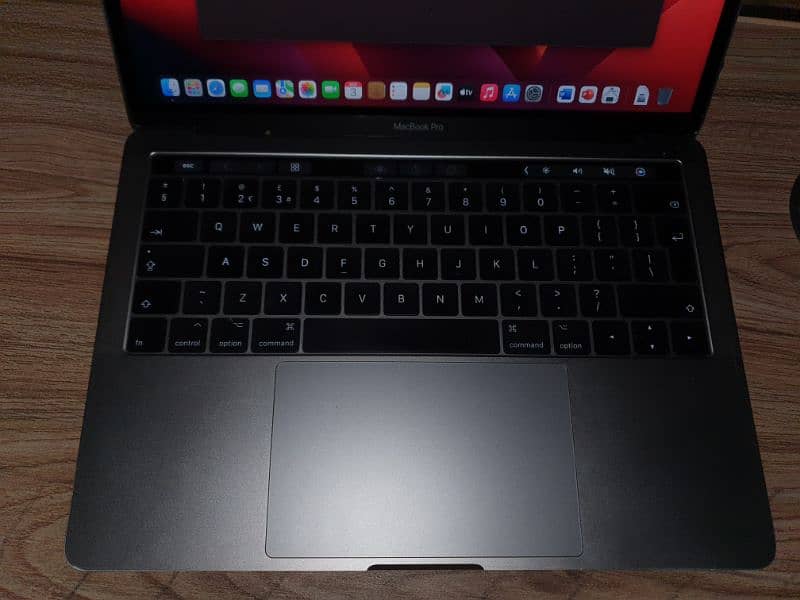 Macbook Pro 2017 13.3 inch version. Touchbar & Regular Keyboard 3