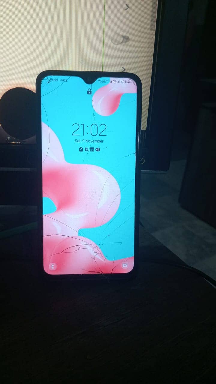 Samsung A10s 2gb ram 32 3