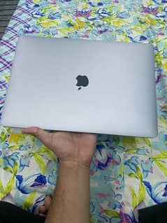 MacBook Pro 2017 15 inches  16/512