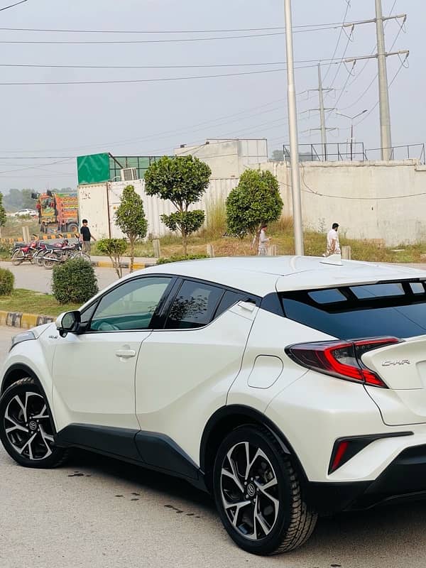 Toyota C-HR 2017 G led 6