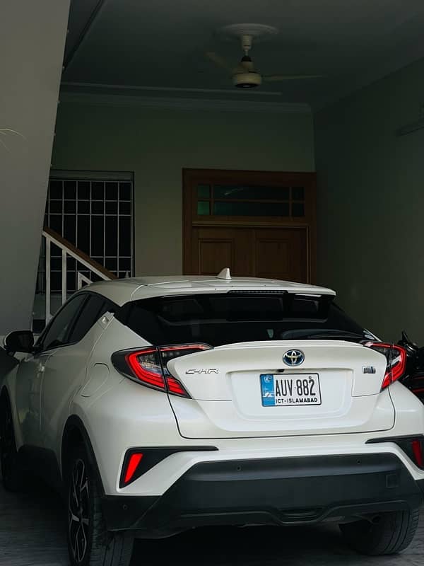 Toyota C-HR 2017 G led 13