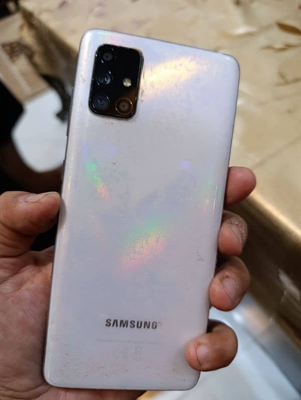 Samsung Galaxy A71 0