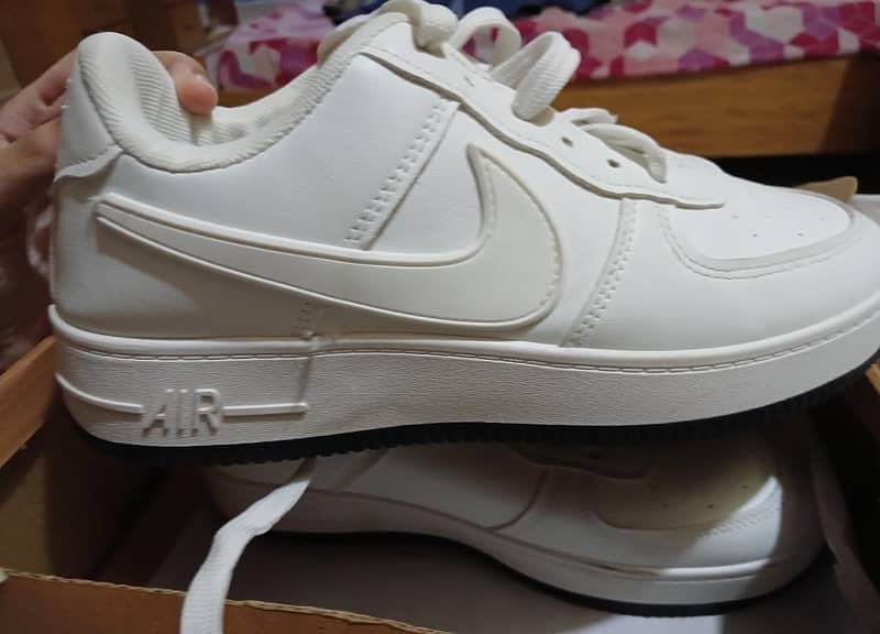 Nike white shows 0