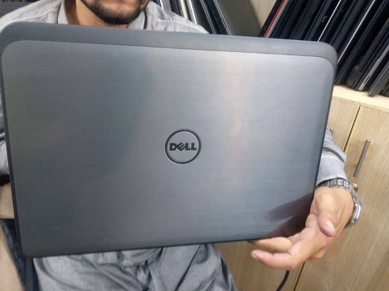 Laptop Dell i3 4 generation 0