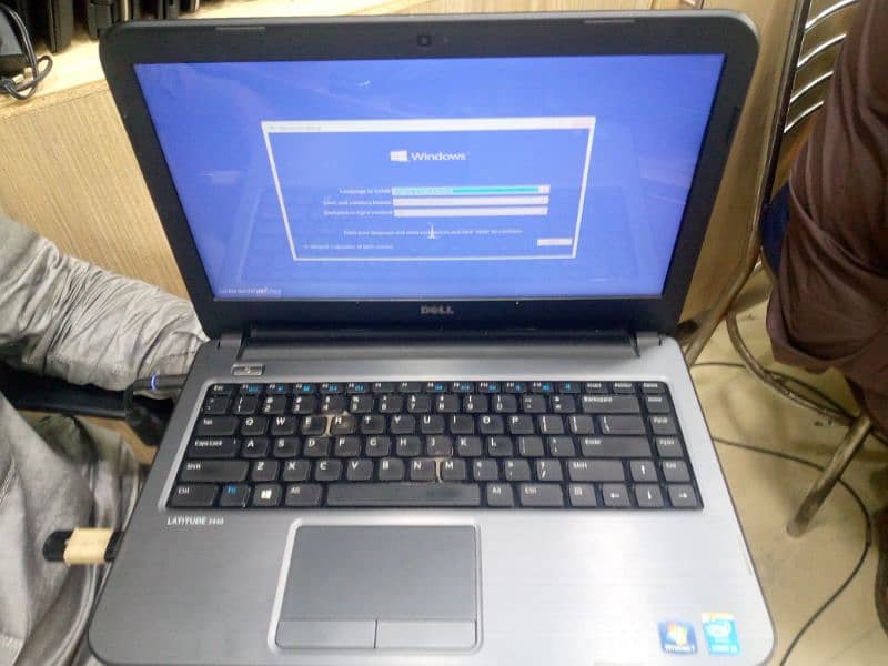 Laptop Dell i3 4 generation 1