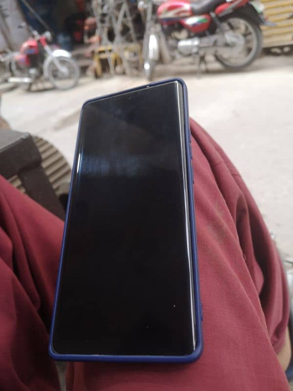 Tecno spark 20 pro plus 13