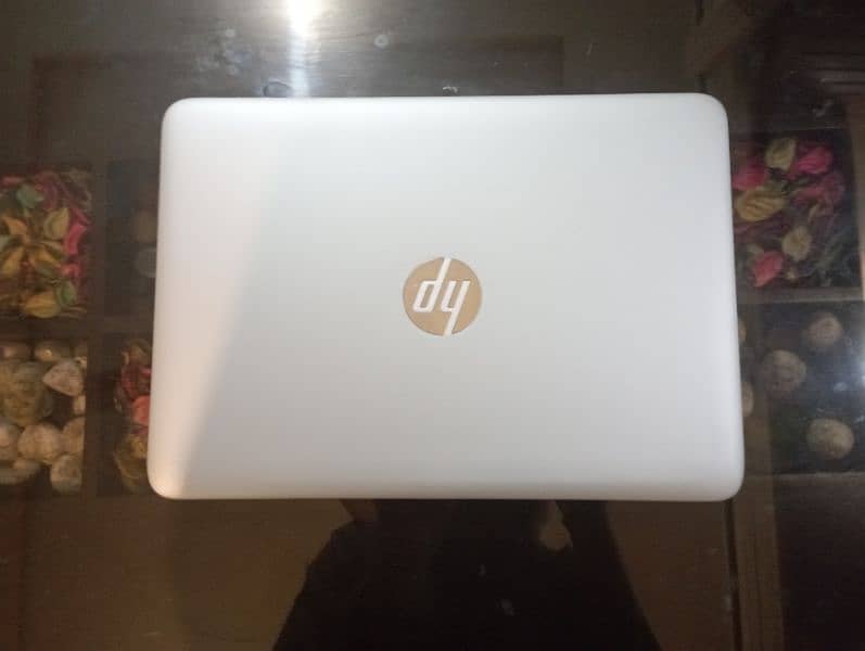 Hp elitebook, very good condition (price negotiable). 11