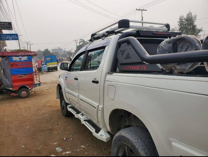 Toyota Hilux 2011 (pakistani) 1