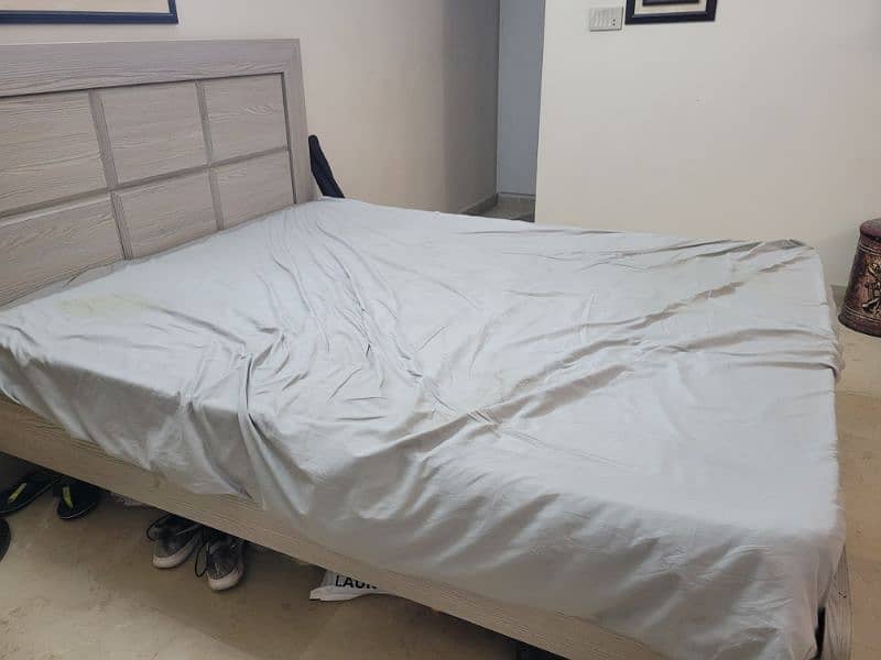 Bed available in good condition 0