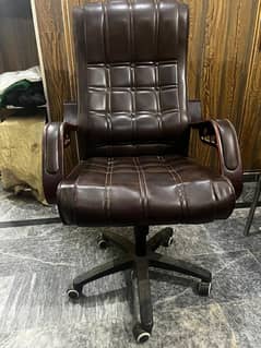 Boss / Executive Revolving Chair