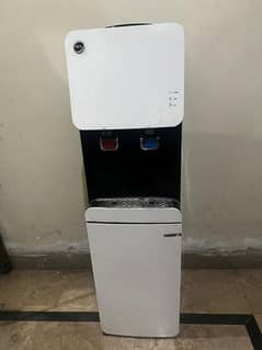 Pel Dispenser with Fridge